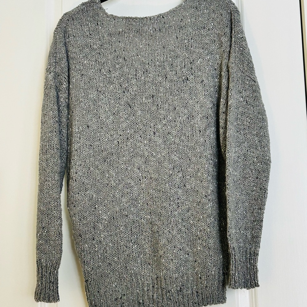 ANDREE BY UNIT Gray and Black Scoop Neck Sweater w/ Heart Design Women’s Size Sm - Picture 2 of 3